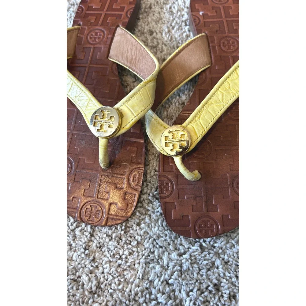 Tory Burch Thora Sandals Yellow Croc Embossed Leather Logo Thong Slides 7M